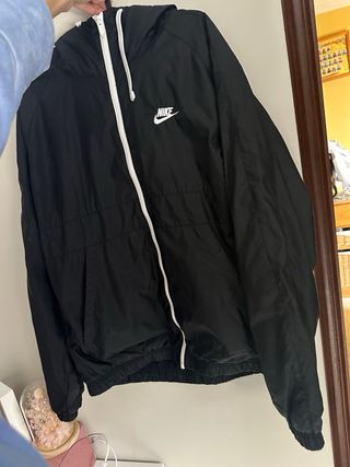Chaqueta Nike Negra con Capucha