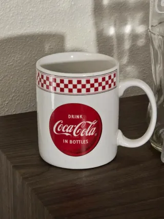 .Lote Coca-Cola: 2 tazas, 2 abridores, 1 botella