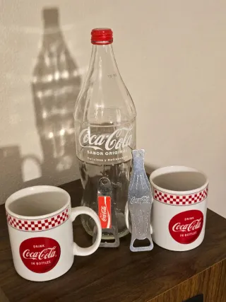 .Lote Coca-Cola: 2 tazas, 2 abridores, 1 botella
