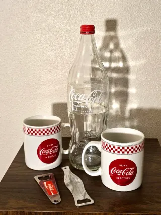 .Lote Coca-Cola: 2 tazas, 2 abridores, 1 botella