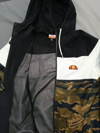 Cortavientos Ellesse camuflaje