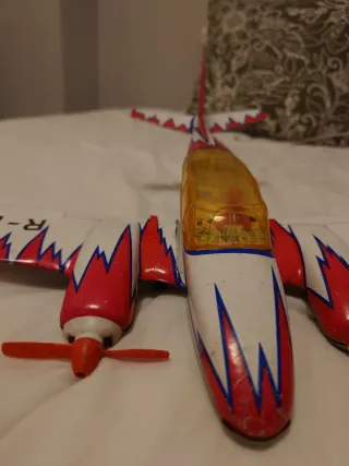 Juguete de hojalata antiguo