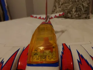 Juguete de hojalata antiguo