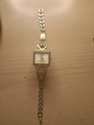 Reloj Q&Q Mujer Dorado y Plateado