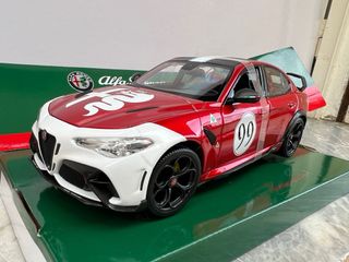 Alfa Romeo Giulia GTAM 2020 Racing Bburago 1:18