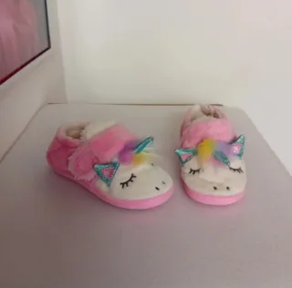Pantufas de unicórnio para criança número 28