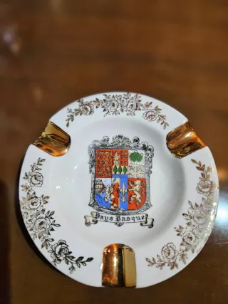 Lote platos y cenicero Euskal Herria