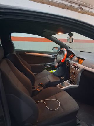 Opel Astra GTC 2004