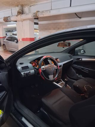 Opel Astra GTC 2004
