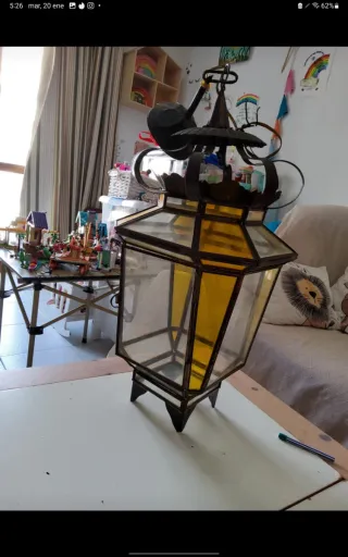 Lámpara árabe de vidrio y metal