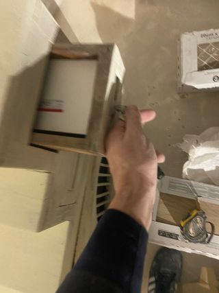 Mueble decorativo escalonado con cajones. Gatos