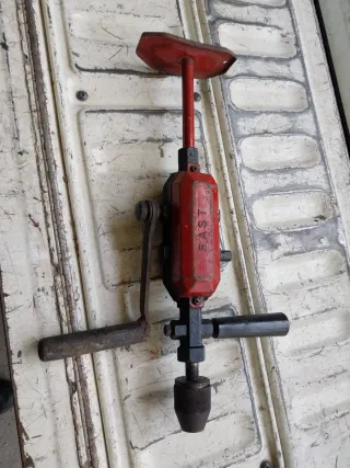 Antico Trapano a Manovella FAST