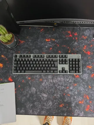 Teclado Logitech Gris y Negro