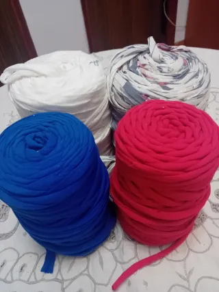 Lote 4 ovillos trapillo colores