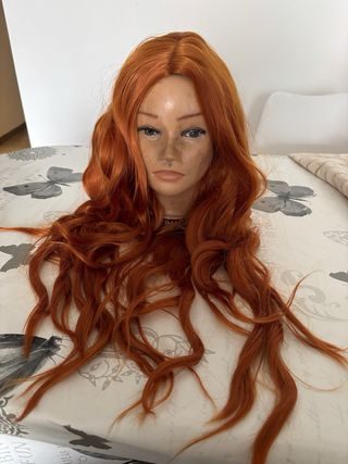 Peluca Cosplay Bruja Escarlata tono Naranja Roja