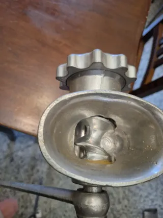 Tritacarne vintage in metallo