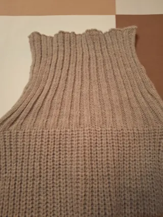 Maglioncino stile mantella beige