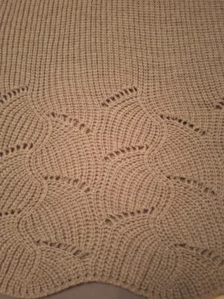 Maglioncino stile mantella beige