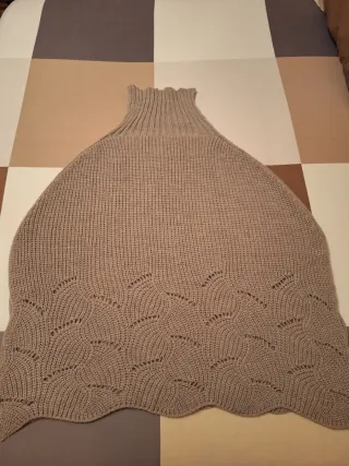 Maglioncino stile mantella beige