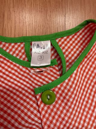 Babero infantil cuadros rojos talla 3