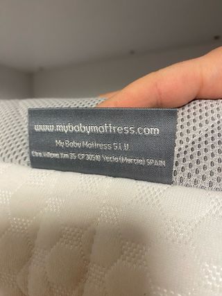Colchón cuna y sábanas