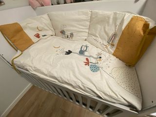 Colchón cuna y sábanas