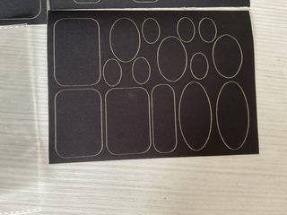 Set di adesivi sagomati per riparare vestiti