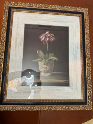 Cuadro decorativo con marco dorado