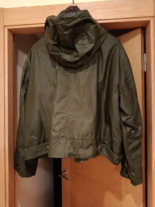 Chaqueta Zara verde con capucha