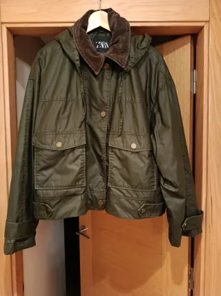 Chaqueta Zara verde con capucha