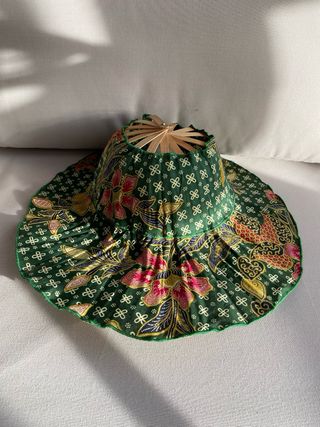 4 Exclusivos Sombreros abanicos de Bambú y Batik