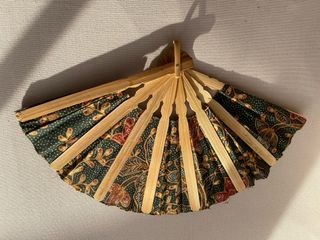 4 Exclusivos Sombreros abanicos de Bambú y Batik