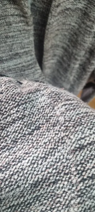 Chaqueta tejida gris y negra