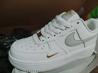 Nike Air Force 1 Blancas y Doradas