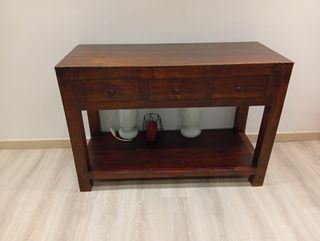Mesa auxiliar de madera con cajones
