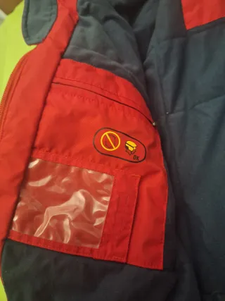 Cazadora de nieve infantil roja. Marca wed'ze