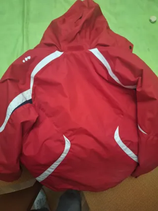 Cazadora de nieve infantil roja. Marca wed'ze