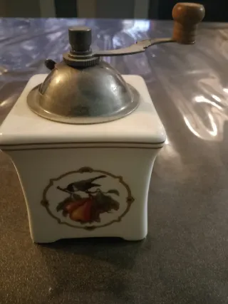 Macinino vintage ceramica decorato