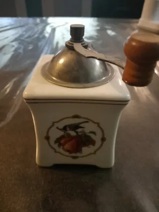 Macinino vintage ceramica decorato