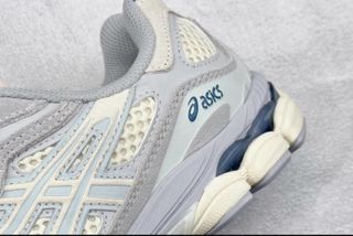 Asics Gel NCY Gris y Blanco