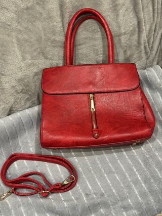 Borsa rossa con zip e tracolla