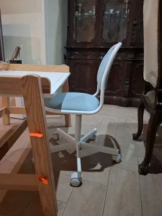 Escritorio infantil Ikea madera blanco + silla