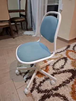 Escritorio infantil Ikea madera blanco + silla