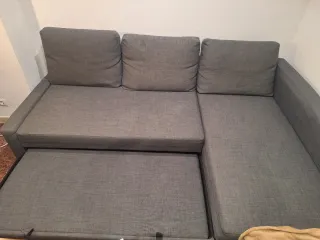 Sofá cama 3 plazas gris con almacenamiento.