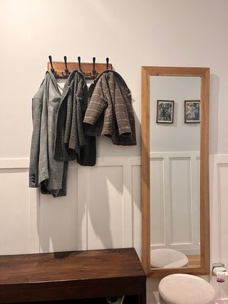 Friso de madera a medida + pintura Acabados prof