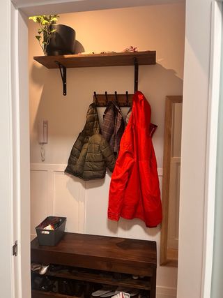 Friso de madera a medida + pintura Acabados prof