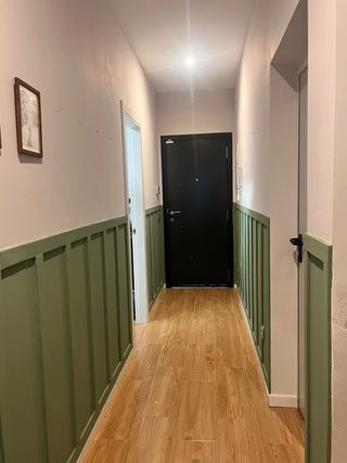 Friso de madera a medida + pintura Acabados prof