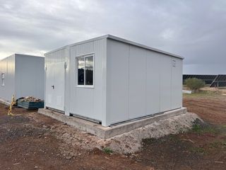 Almacén modular a raiz de contenedores maritimos