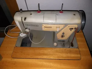 Máquina de coser antigua