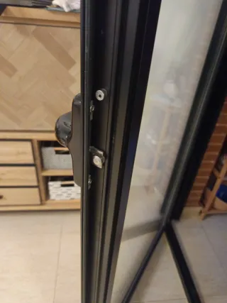 Puerta Climalit Negra con Persiana